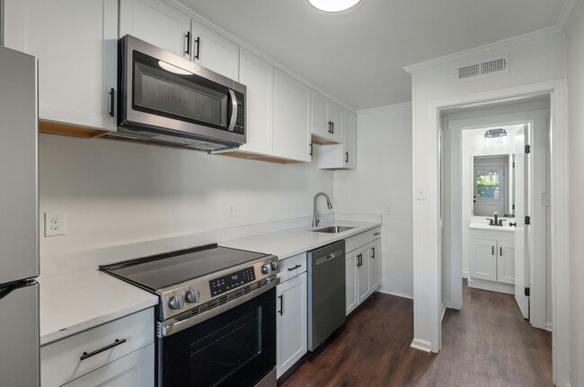 Building Photo - 12 Grove St