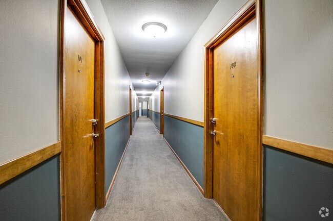Hallways - Dupont Ave Apartments | 3040