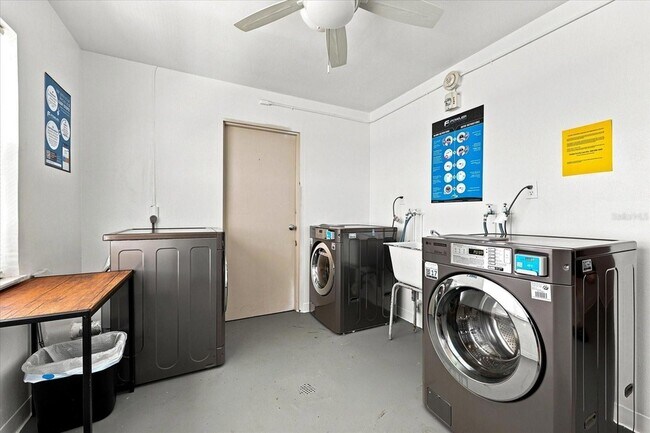 Building Photo - 7200 Sunshine Skyway Ln S