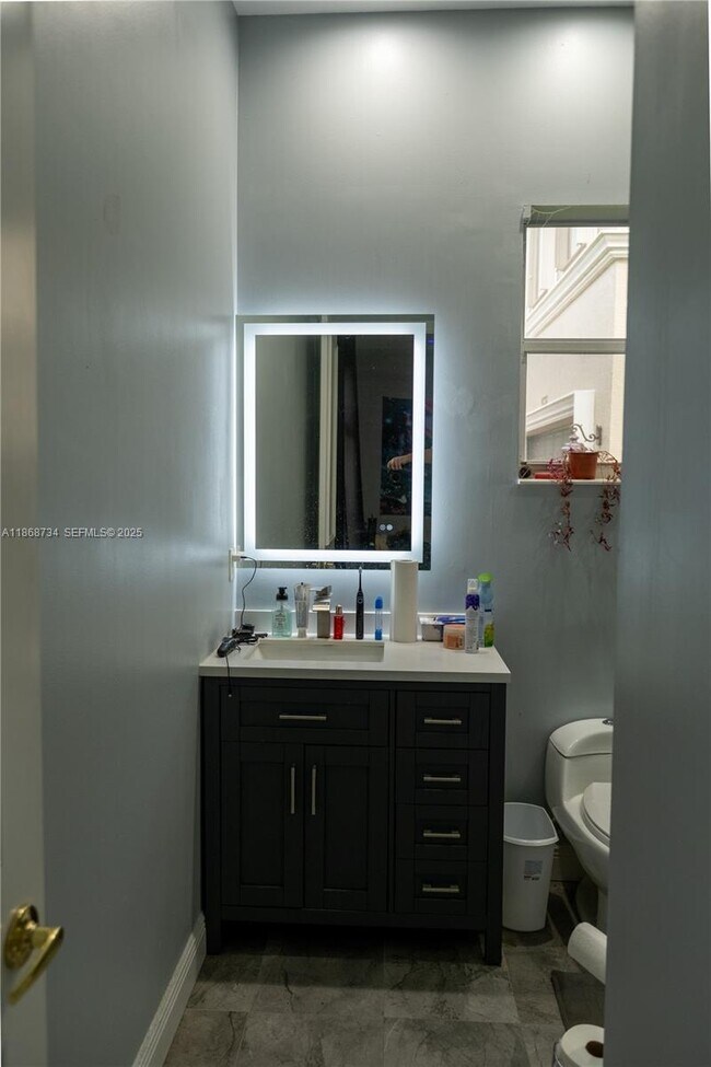 Building Photo - 9350 Via Classico W