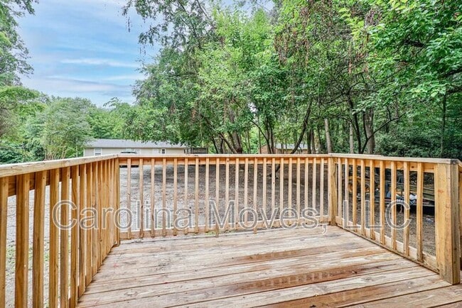 Building Photo - 196 Mc Arthur St