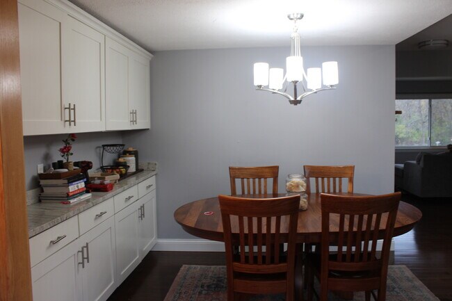 Building Photo - 5039 W Clayton Rd