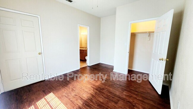 Building Photo - 107 Collett Ct
