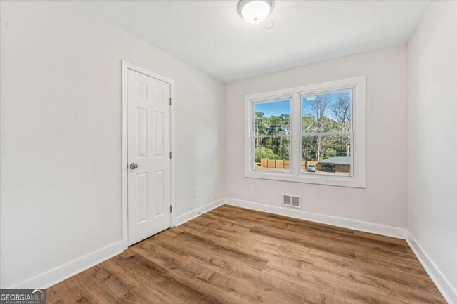 Building Photo - 2905 Gresham Rd S E