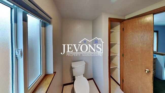 Building Photo - $500 Off First Month! Enjoy this 3-bedroom home featuring a fully equipped kitchen, a two-car att...