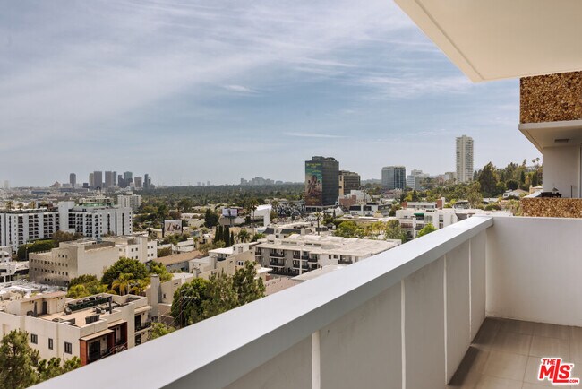 Building Photo - 8787 Shoreham Dr