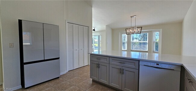 Building Photo - 420 SE 15th Terrace