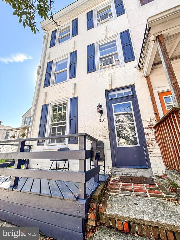 Building Photo - 310 E Miner St