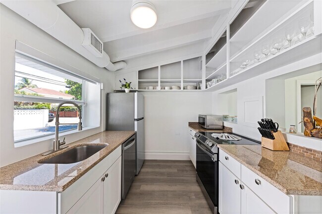 Building Photo - 1663 N Fort Lauderdale Beach Blvd