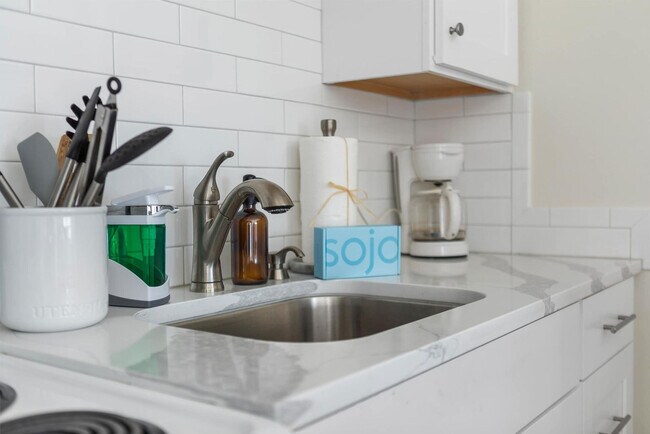 Building Photo - 217 Carol Pl