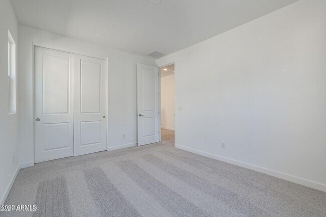Building Photo - 833 W Park Ave