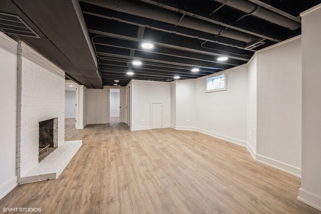 Building Photo - 580 N Happ Rd