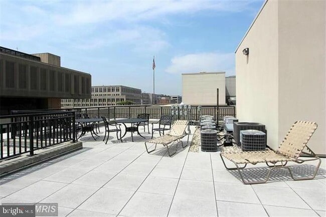 Building Photo - 915 E St NW