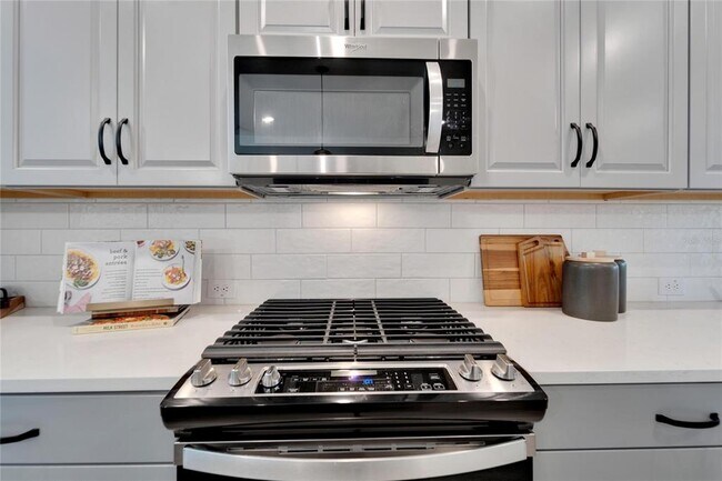 Building Photo - 5414 Silver Sun Dr