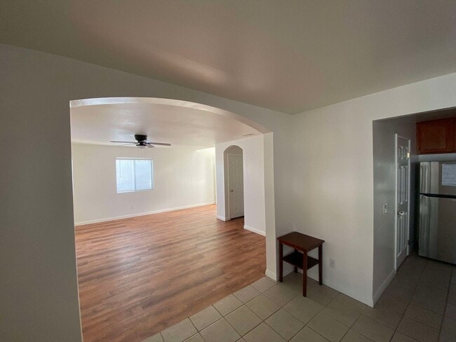 Building Photo - 762 W 21st St