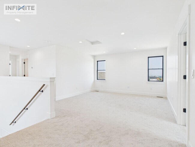 Building Photo - 374 Cushing Ln