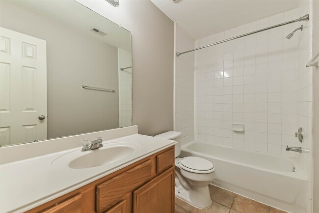 Building Photo - 13831 Hillingdale Ln