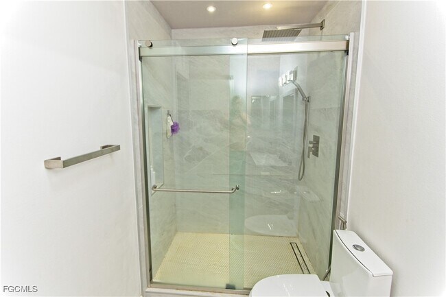 Building Photo - 1444 SE 16th St