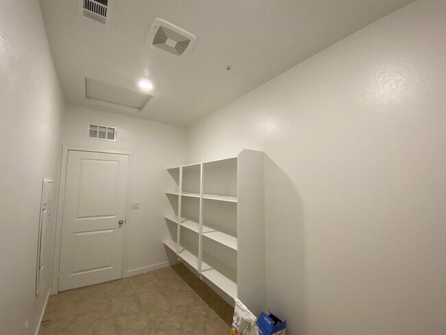 Building Photo - Beautiful Home with Solar