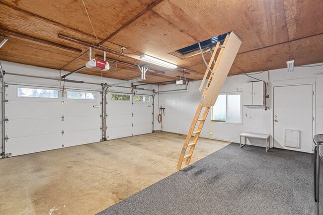 Building Photo - 410 Lois Ln Ct