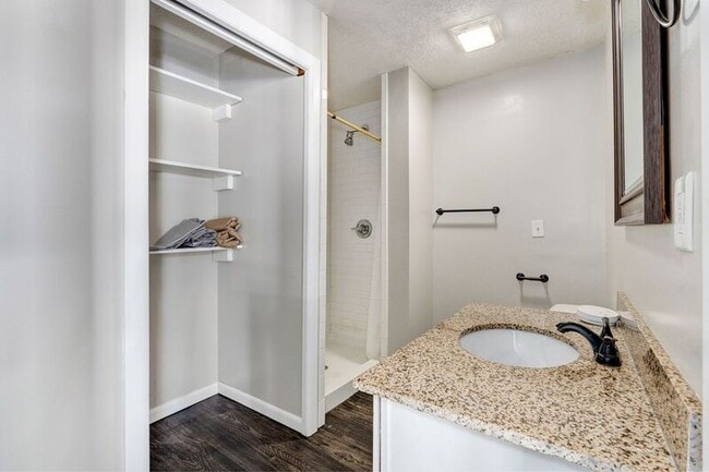 Building Photo - 3863 S Broadway Ave