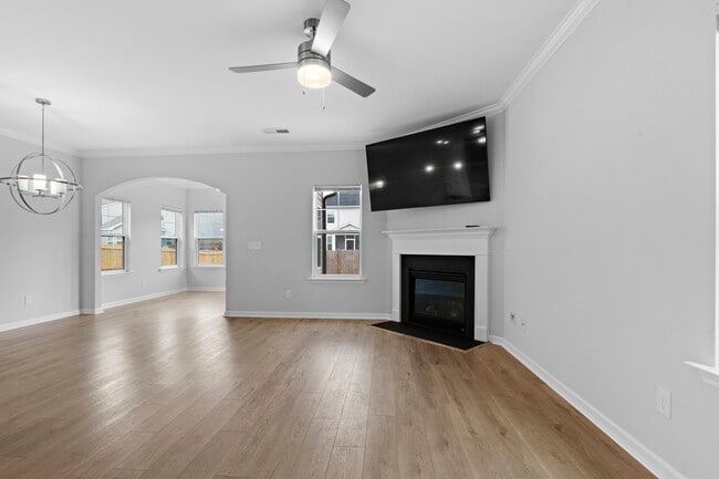 Building Photo - 837 Peony Ln