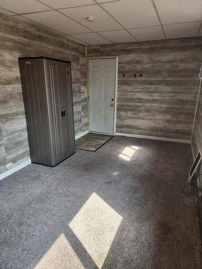 Building Photo - "Charming 1-Bed Gem in Virginia, MN – Perfect for Cozy Living!"