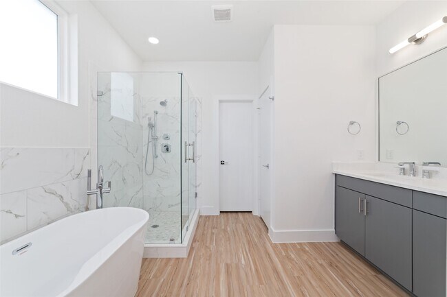 Building Photo - 2107 Holman St