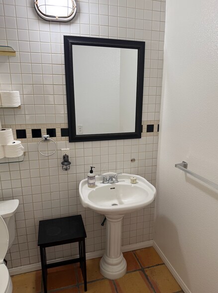 Building Photo - 5408 Morella Ave