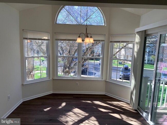 Building Photo - 1905 Bennett Pl