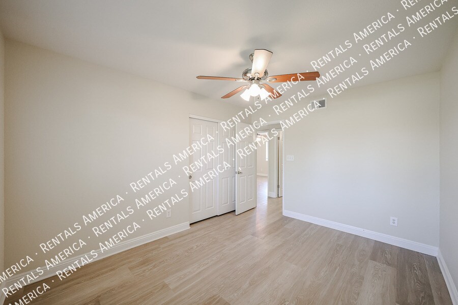 Building Photo - 11621 N 30th St