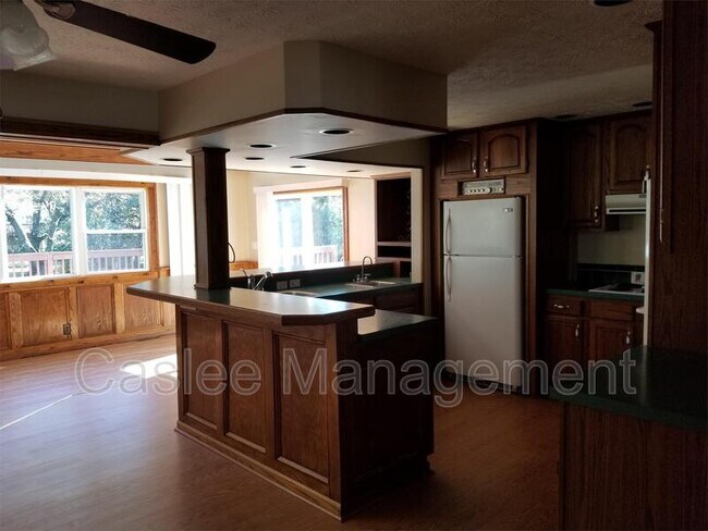 Building Photo - 1049 DeLeone Dr