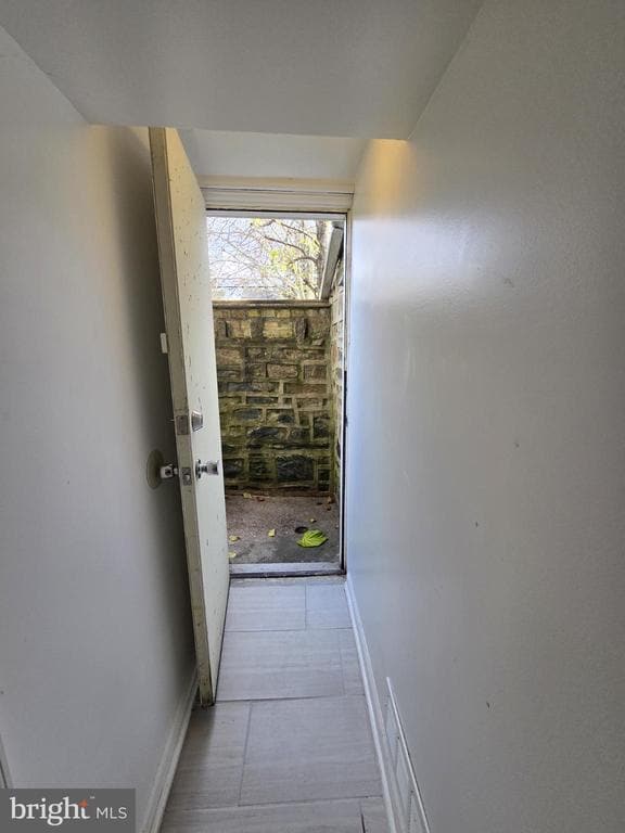 Building Photo - 831 Fanshawe St