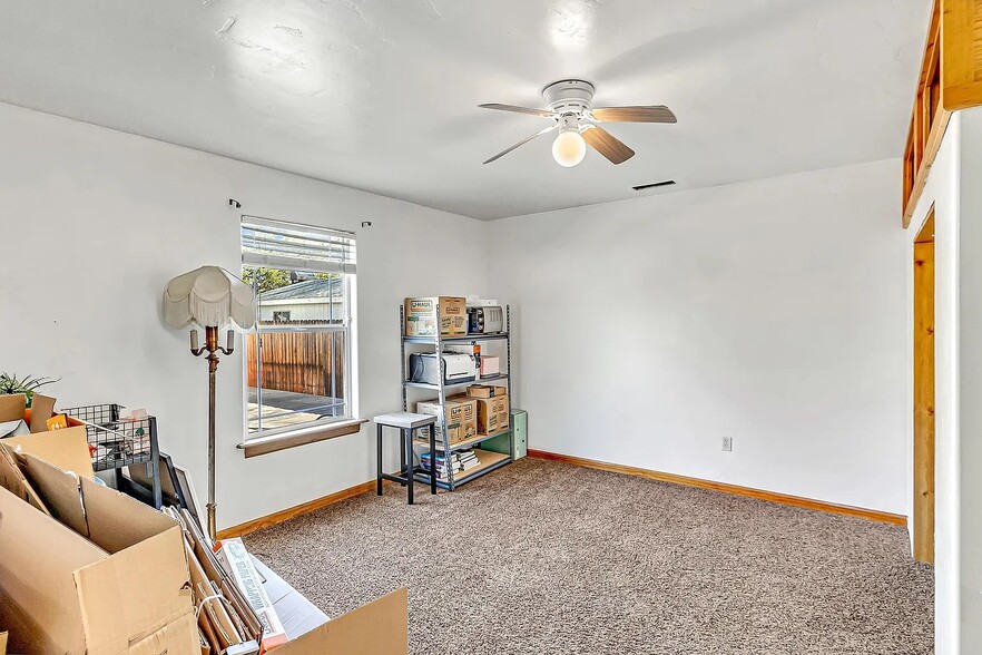Building Photo - 1420 Pinyon Ave