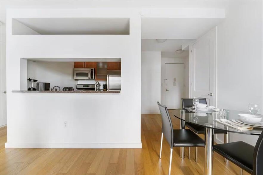 Building Photo - 254 W 54th St