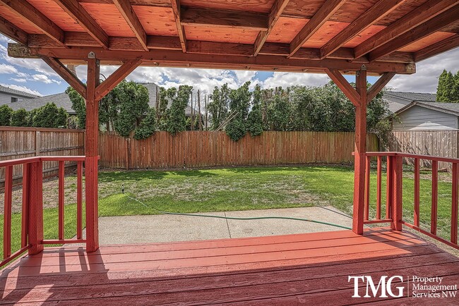 Building Photo - Beautifully Remodeled 3BR Home with Fenced Backyard