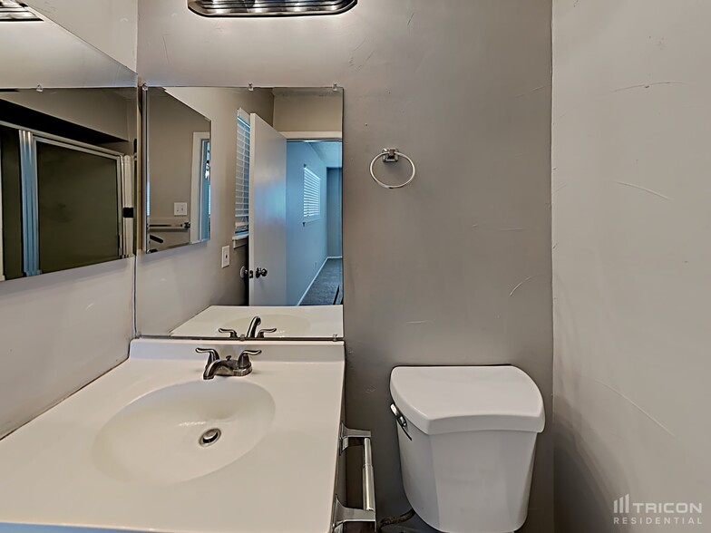 Building Photo - 6834 Indian Lake Dr
