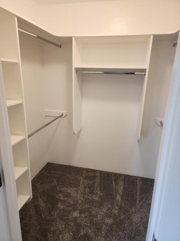 Building Photo - 171 SW Jefferson Rd