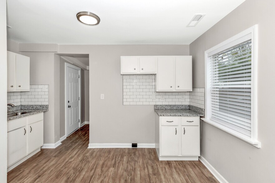 Building Photo - 4304 9th Ave SW