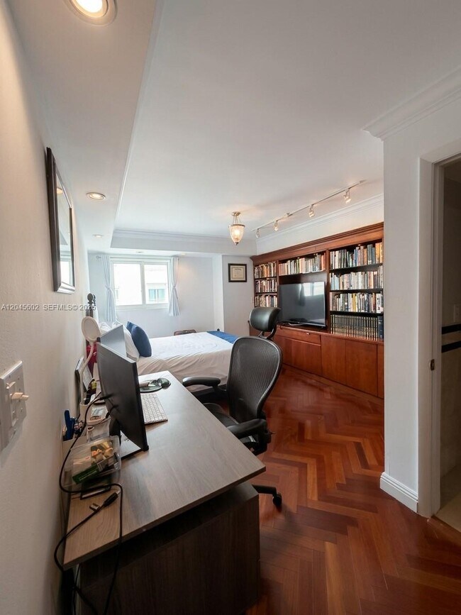 Building Photo - 7600 Collins Ave