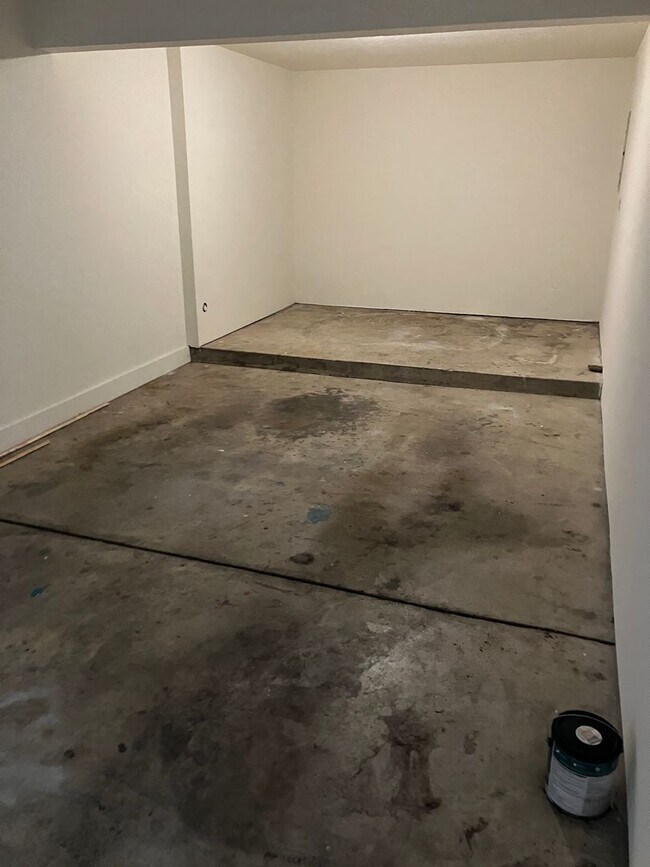 Building Photo - Troy Crossing - 2 Bedroom & 1.5 Bath Townh...