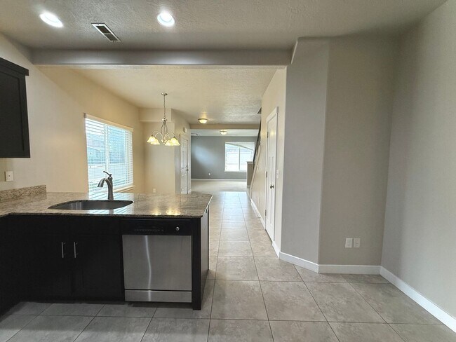 Building Photo - AVAILABLE JULY 1ST | 3 BED | 2.5 BATH | $2,295/MO