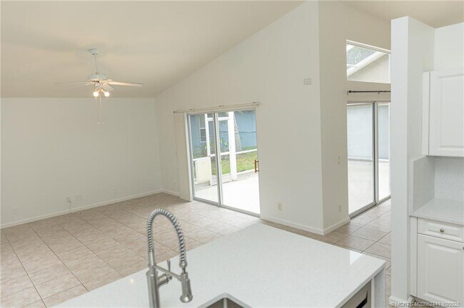Building Photo - 8965 SW Chevy Cir