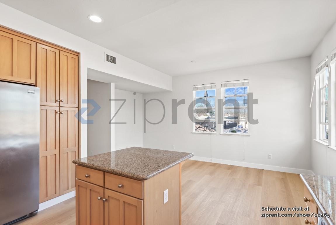 Building Photo - 1017 Keeble Ct