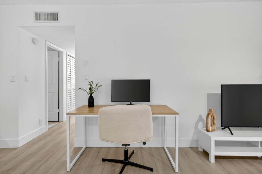 work space - 261 Deer Creek Blvd