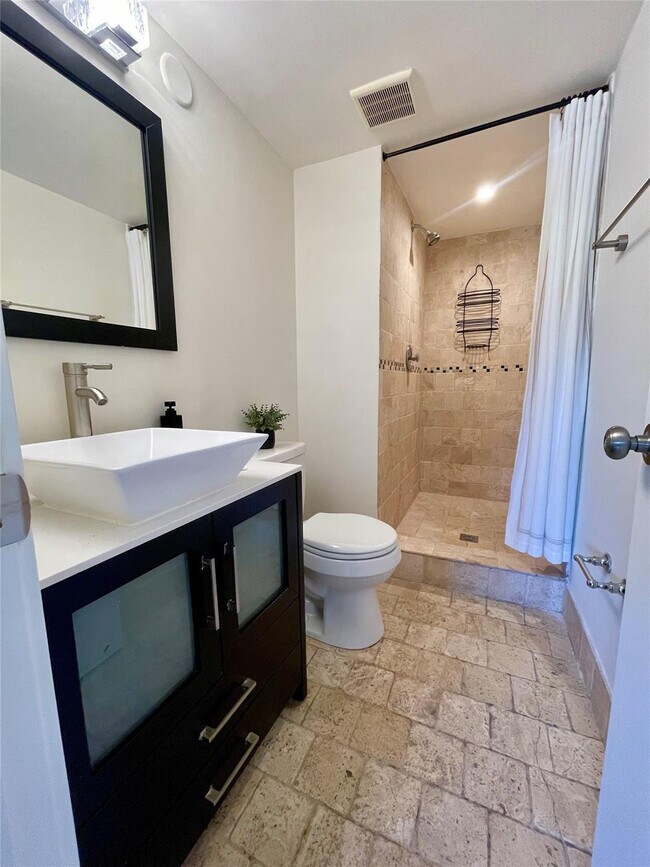 Building Photo - 2901 NE 51st St