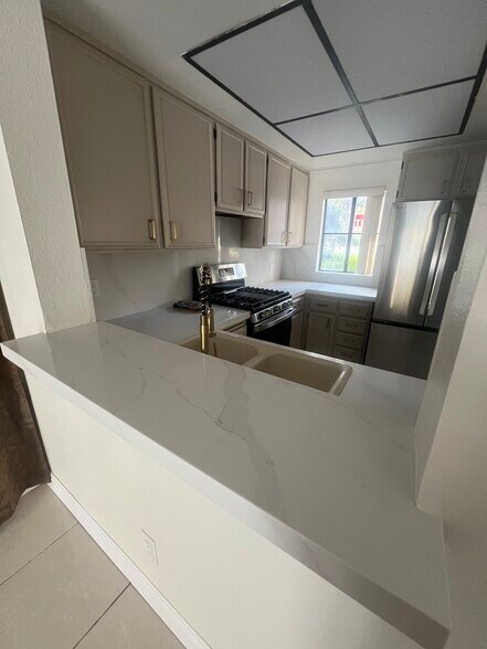 Building Photo - 8739 Pine Crest Pl