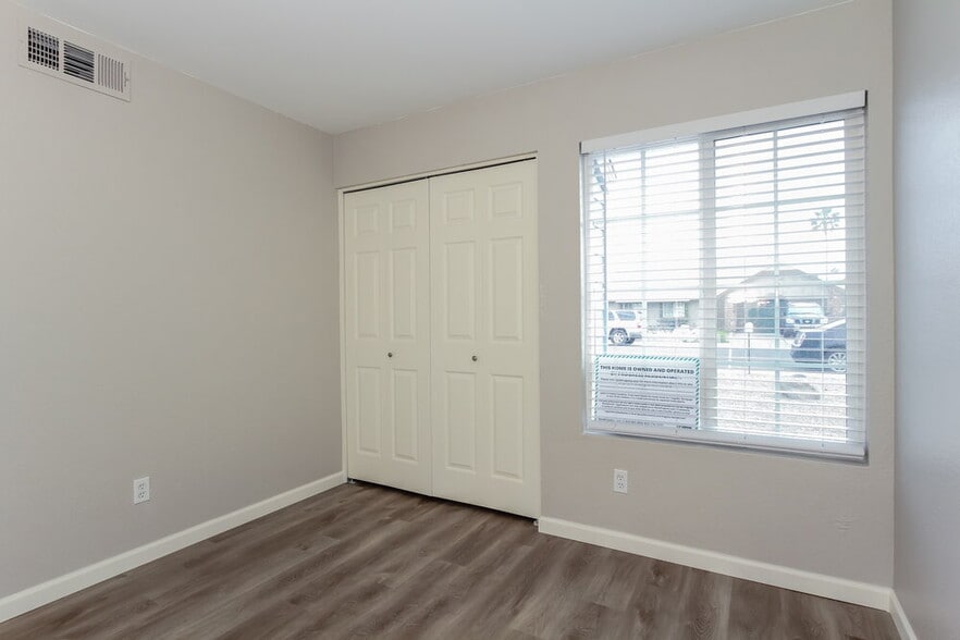 Building Photo - 5526 W Garden Dr