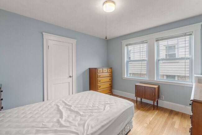 Building Photo - 35 Trapelo St