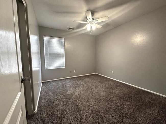 Building Photo - 4BEDROOM/2.5 BATH Lovely San Tan Home!!